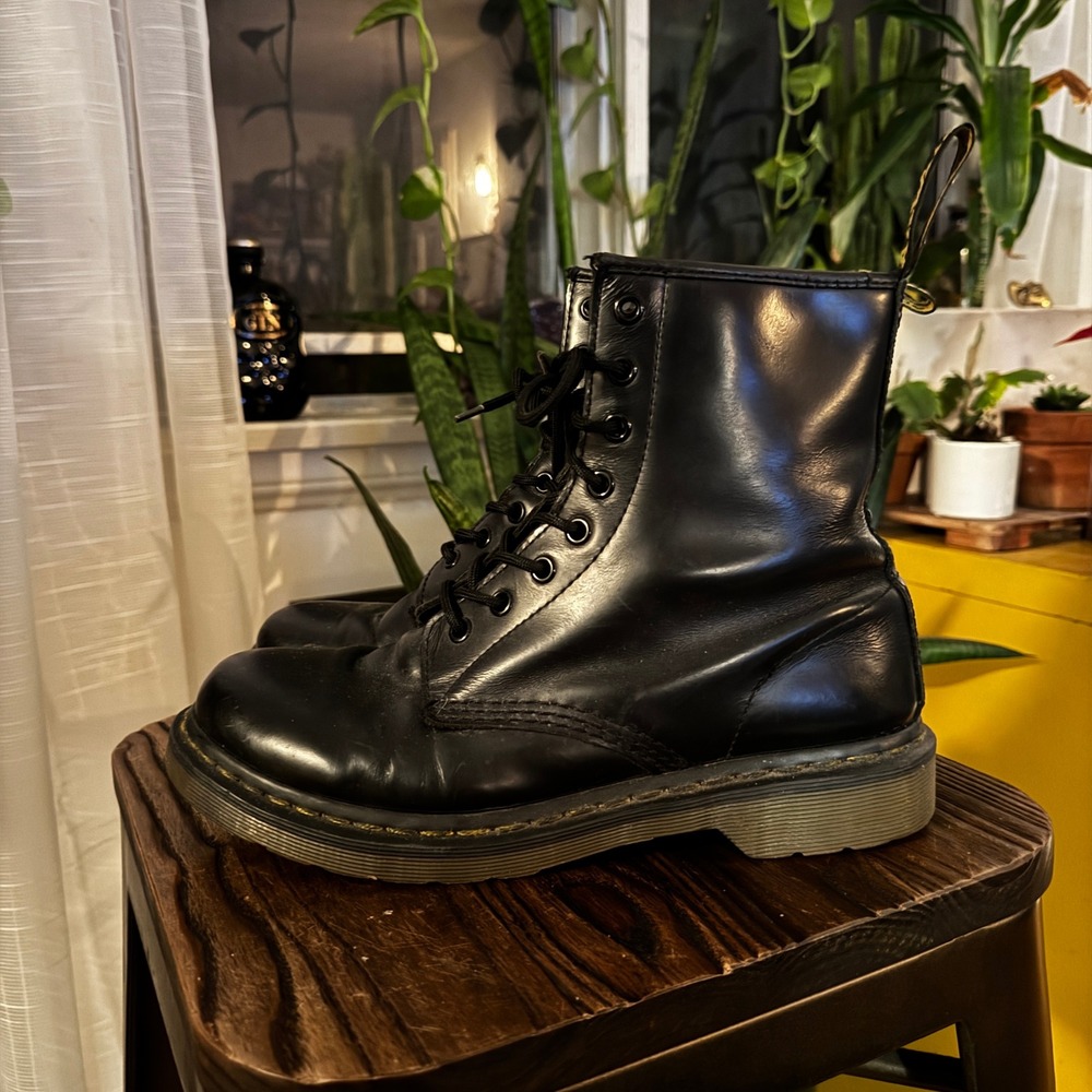 Dr Martens 1460W Black Leather‎ 8 Eyelet Lace Up Boots Women US 9 UK 7 EU 41